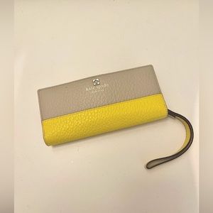 Kate Spade Southport Avenue Mandy Leather Clutch Wristlet Wallet.